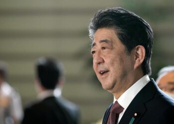 Video: Momento en que balean al exprimer ministro de Japón