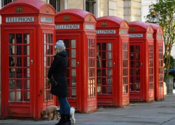 Las icónicas cabinas telefónicas de Londres podrían convertirse en máquinas expendedoras